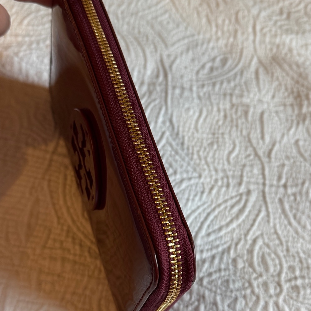 Tory Burch Shiraz Patent Leather Wallet - Picture 3 of 14